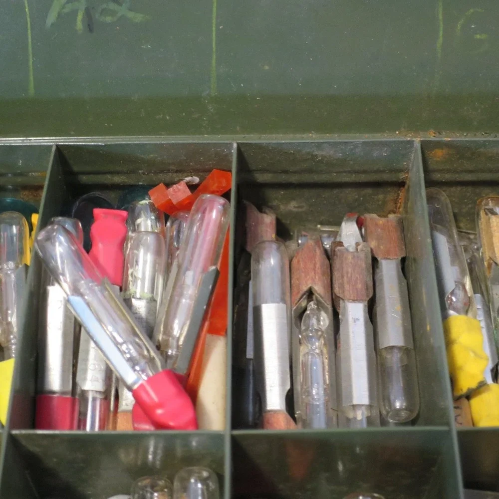 Vintage Assorted Lot of Slide Base Telephone Light Bulbs in Metal Case Lineman 2